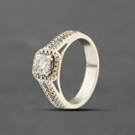 Pre-Owned 14ct White Gold 0.70ct Brilliant Cut Diamond Diamond Set Open Shoulders Cluster Ring 41482156