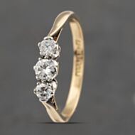 Pre-Owned Vintage Yellow Gold 0.30ct Brilliant Cut Diamond Three Stone Ring 41482226