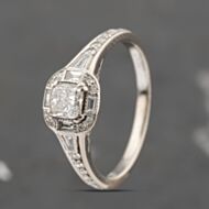 Pre-Owned 18ct White Gold 0.75ct Princess Cut Diamond Cluster Ring 41482230