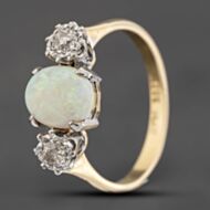 Pre-Owned Vintage Yellow Gold Opal & Diamond Three Stone Ring 41482370