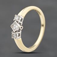 Pre-Owned 18ct Yellow Gold 0.25ct Diamond Three Stone Ring 41482397