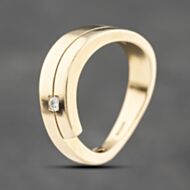 Pre-Owned 18ct Yellow Gold 0.04ct Brilliant Cut Diamond Twist Band Ring 41482429