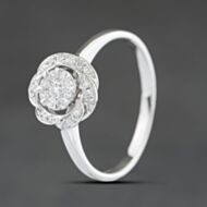 Pre-Owned Vintage 18ct White Gold 0.25ct Diamond Halo Cluster Ring 41482567