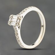 Pre-Owned 18ct White Gold 0.60ct Diamond Oblong Dress Ring 41482630