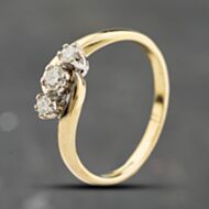 Pre-Owned 18ct Yellow Gold 0.25ct Diamond Twist Three Stone Ring 41482635