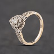 Pre-Owned 18ct White Gold 0.86ct Brilliant Cut Diamond Teardrop Cluster Ring 41482721