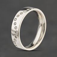 Pre-Owned 9ct White Gold 0.13ct Brilliant Cut Diamond Rubover Set Band Ring 41482906