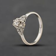 Pre-Owned 18ct White Gold 0.25ct Brilliant Cut Diamond Shoulder Set Solitaire Ring 41482992