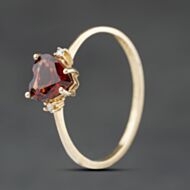 Pre-Owned Yellow Gold Garnet & 0.01ct Diamond Heart Shape Three Stone Ring 41671613
