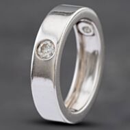 Pre-Owned 18ct White Gold Diamond Three Stone 5mm Wedding Ring 41871257