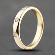 Pre-Owned 18ct Yellow Gold 0.09ct Brilliant Cut Diamond Three Stone 3.5mm Wedding Ring 41871415
