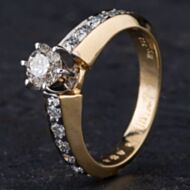 Pre-Owned 14ct Yellow Gold 0.81ct Brilliant Cut Diamond Shoulder Set Solitaire Ring 4312072