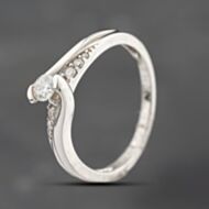 Pre-Owned 9ct White Gold 0.25ct Brilliant Cut Diamond Twist Shoulder Set Solitaire Ring 43121303