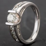 Pre-Owned 14ct White Gold 1.10ct Diamond Solitaire Shoulders Ring 4312922