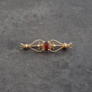 Pre-Owned 9ct Yellow Gold Garnet Bar Brooch 43131000