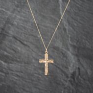 Pre-Owned 9ct Yellow Gold Crucifix Cross Pendant & 18 Inch Curb Chain 43141264