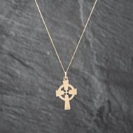 Pre-Owned 9ct Yellow Gold Plain Celtic Cross Pendant & 18 Inch Curb Chain 43141265