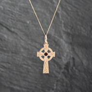 Pre-Owned 9ct Yellow Gold Garnet Set Celtic Cross Pendant & 18 Inch Curb Chain 43141268