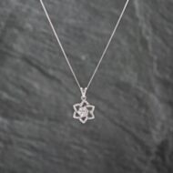 Pre-Owned 18ct White Gold 0.24ct Brilliant Cut Diamond Flower Pendant & 18 Inch Curb Chain 43141299