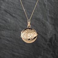 Pre-Owned 9ct Yellow Gold Round Engraved Locket Pendant & 18 Inch Curb Chain 43141300