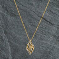 Pre-Owned 9ct Yellow Gold 0.20ct Diamond Pendant & 18 Inch Prince Of Wales Chain 4314165