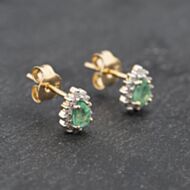 Pre-Owned 9ct Yellow Gold 0.25ct Emerald & Diamond Teardrop Cluster 6.6mm Stud Earrings 43171295