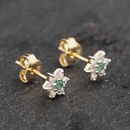 Pre-Owned 9ct Yellow Gold 0.06ct Emerald & 0.24ct Diamond Flower Cluster Stud Earrings 43171300