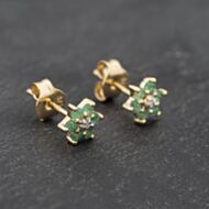 Pre-Owned 9ct Yellow Gold 0.28ct Emerald & Diamond Flower Cluster Stud Earrings 43171301
