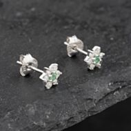 Pre-Owned 9ct White Gold 0.06ct Emerald & 0.24ct Diamond Flower Cluster Stud Earrings 43171333