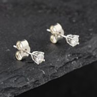 Pre-Owned 9ct White Gold 0.25ct Brilliant Cut Diamond Single Stone Stud Earrings 43171339