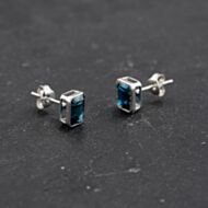 Pre-Owned White Gold 7.5mm Blue Topaz Oblong Stud Earrings 43171382