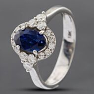 Pre-Owned 18ct White Gold Oval Cut Sapphire & Brilliant Cut Diamond Oval Cluster Ring 43361081