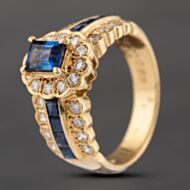 Pre-Owned 18ct Yellow Gold 0.49ct Sapphire & 1.30ct Brilliant Cut Diamond Oval Fancy Cluster Ring 43361168