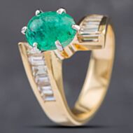 Pre-Owned 14ct Yellow Gold Oval Cut Emerald & 1.00ct Baguette Cut Diamond Set Shoulders Dress Ring 43371023