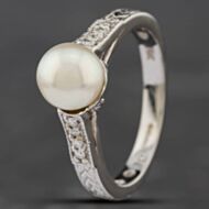 Pre-Owned 14ct White Gold Cultured Pearl & Brilliant Cut Diamond Dress Ring 43441000
