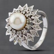Pre-Owned 9ct White Gold Cultured Pearl & Brilliant Cut Diamond Round Cluster Ring 43441002