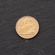 Pre-Owned 22ct Yellow Gold 1901 Queen Victoria Half Sovereign Coin 47011187