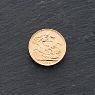 Pre-Owned 22ct Yellow Gold 1899 Queen Victoria Full Sovereign Coin 47021229