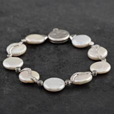 Pre-Owned 18ct White Gold Freshwater Pearl & Brilliant Cut Diamond Bracelet 4107228