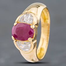 Pre-Owned 18ct Yellow Gold Ruby & Paste (Glass) Three Stone Ring 41102035
