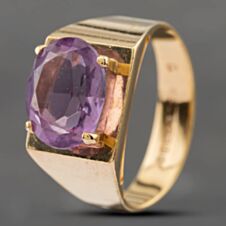 Pre-Owned 9ct Yellow Gold Oval Cut Amethyst Single Stone Dress Ring 41102278