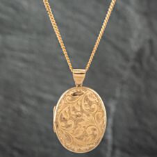 Pre-Owned 9ct Yellow Gold Oval Hand Engraved Locket Pendant & 21 Inch Curb Chain 41141562