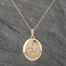 Pre-Owned 9ct Yellow Gold Oval Patterned Locket Pendant & 22 Inch Belcher Chain 41142202