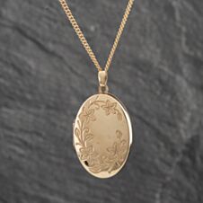 Pre-Owned 9ct Yellow Gold Oval Engraved Flowers Edge Locket Pendant & 18 Inch Curb Chain 41142207