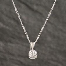 Pre-Owned 9ct White Gold Cubic Zirconia Round Pendant & 18 Inch Curb Chain 41142244
