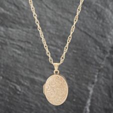 Pre-Owned 9ct Yellow Gold Oval Locket Pendant & 20 Inch Prince Of Wales Chain 41142282