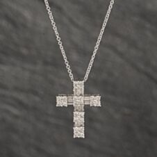 Pre-Owned 18ct White Gold 1.00ct Diamond Cross Pendant & 18 Inch Trace Chain 41142331