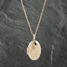 Pre-Owned 9ct Yellow Gold Egyptian Patterned Oval Locket Pendant & 20 Inch Trace Chain 41142347