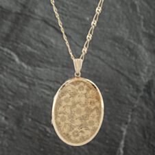 Pre-Owned 9ct Yellow Gold Large Heavy Oval Hand Engraved Locket Pendant & 18 Inch Figaro Chain 41142351