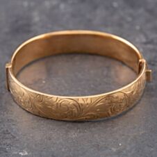 Pre-Owned 9ct Yellow Gold Half Engraved Standard Hinged Bangle 41211177